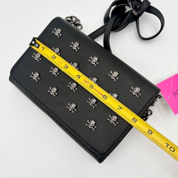 Betsey Johnson Skull Crossbody Clutch Chain Strap Bag Purse New - Picture 6 of 8